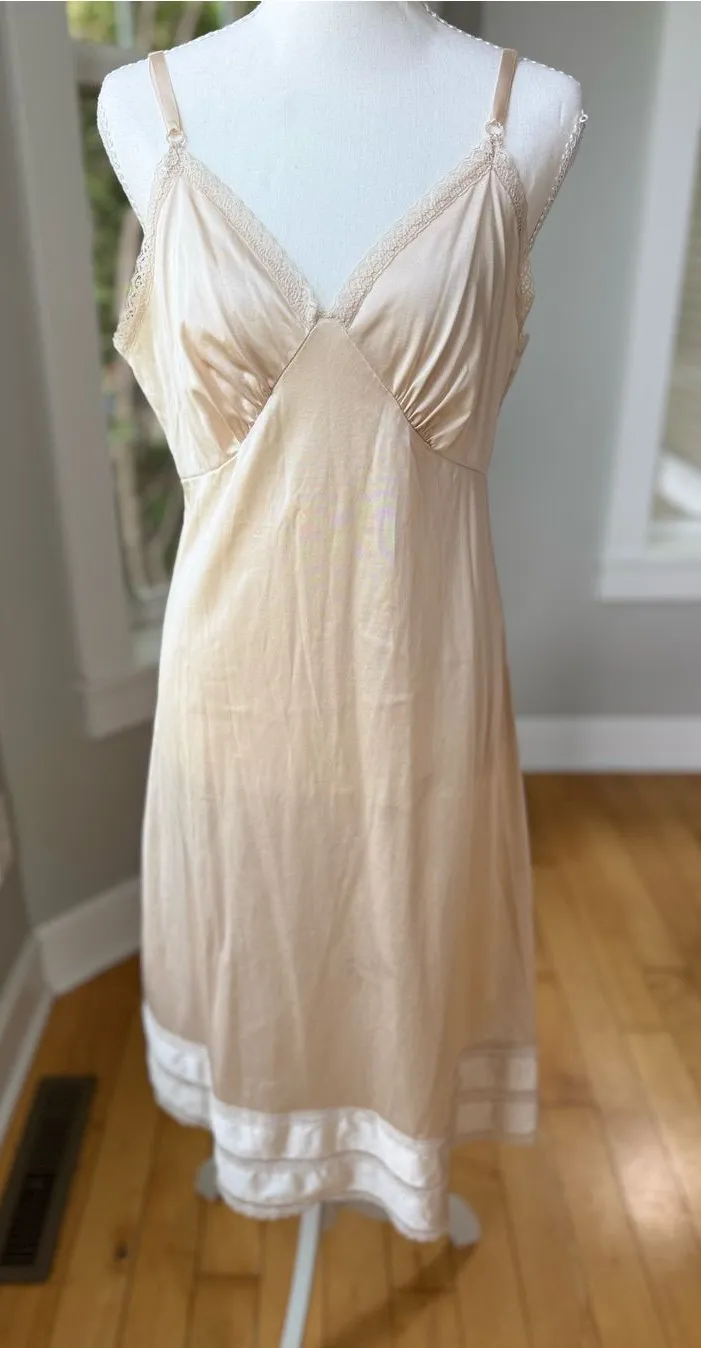 Vintage 50s 60s Sears Champagne Ivory Lace Trim Chemise Slip Dress *Flaw* Size L