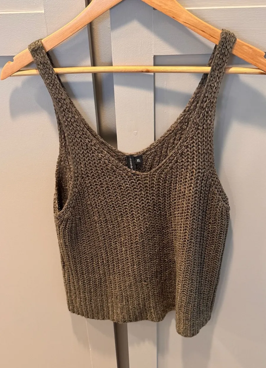 Moon & Madison Women XL Olive Green Knit Tank Top V