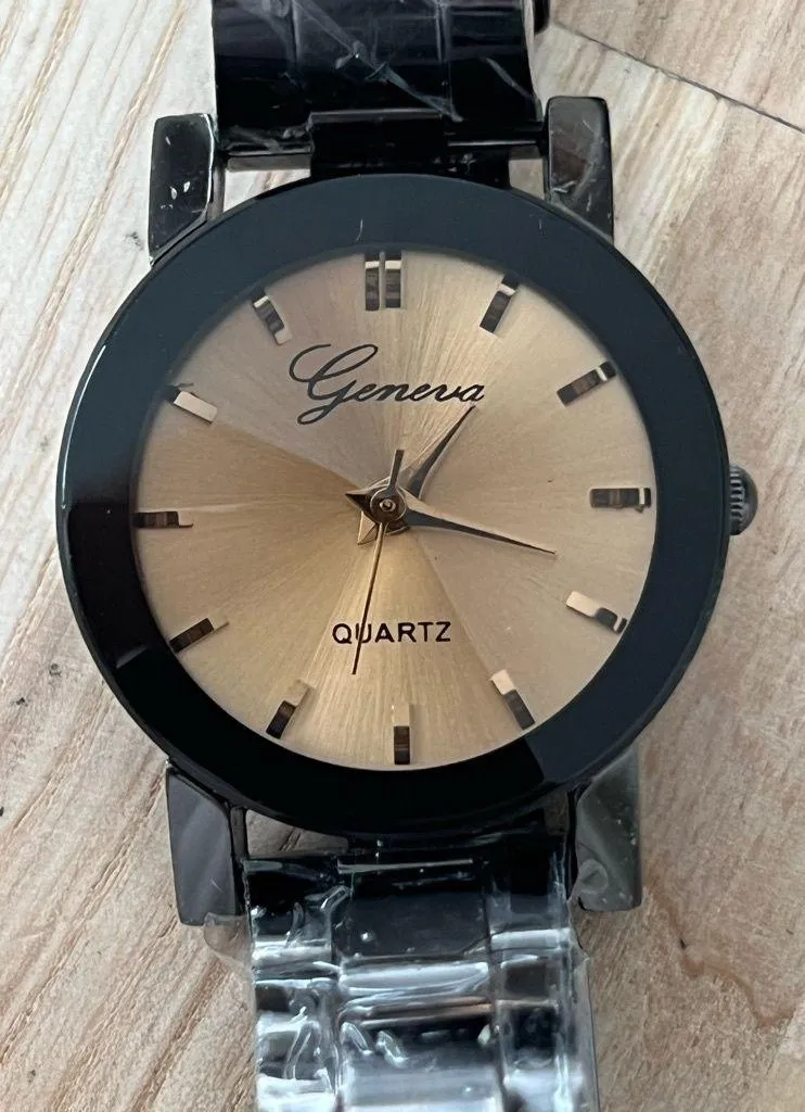 Fashion Watch Geneva New Gold Dial Pointed Crystal Black