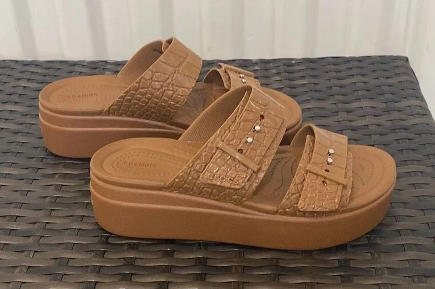 Crocs Brooklyn croco shine buckle women’s size 7 
