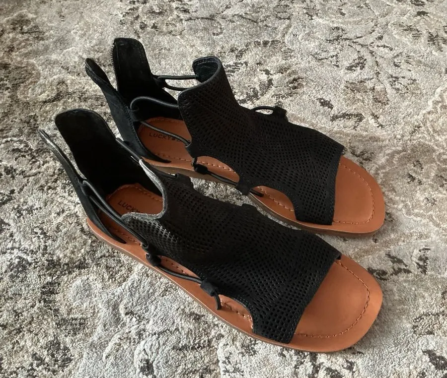 Lucky Brand Perforated Leather Sandals 🖤 NEW 🖤