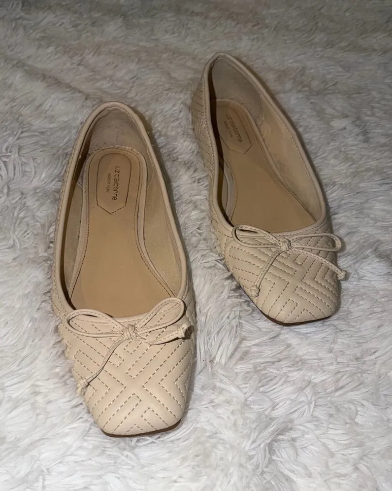 Liz Claiborne Women’s Quilted Bow Ballet Flats - Beige size 9.5