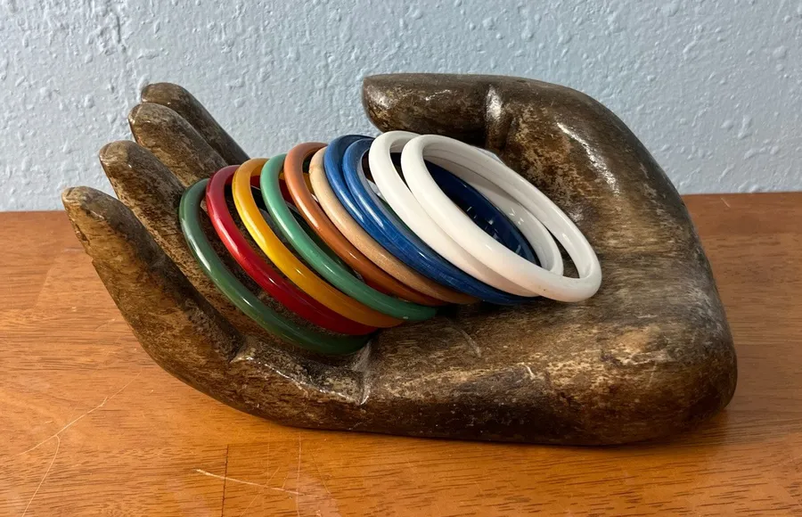 VTG Rainbow Bangle Bracelet Lot of 10 MCM Retro Hippie Funky Stackable Red