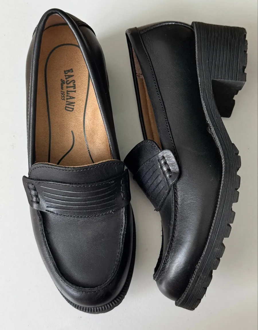 Eastland Newbury Black Leather Chunky Lug Sole Penny Loafers Y2K Style Preppy 8