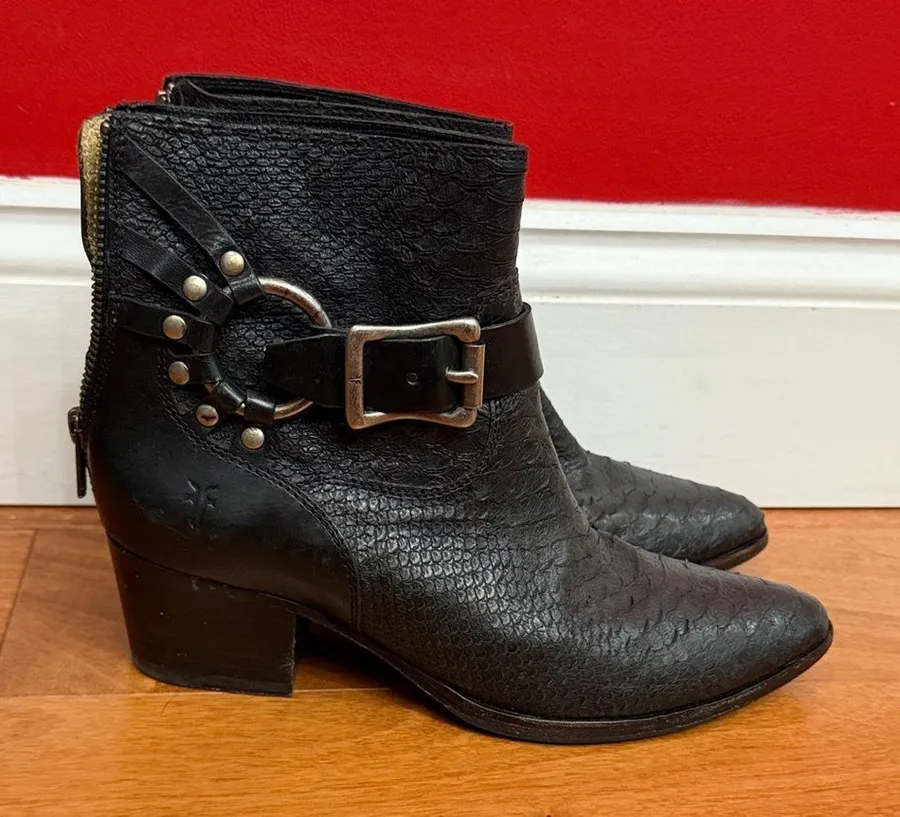 Frye Women's Black Zoe Ring Short Smooth Full Grain/Snakeskin Boots Size 6.5