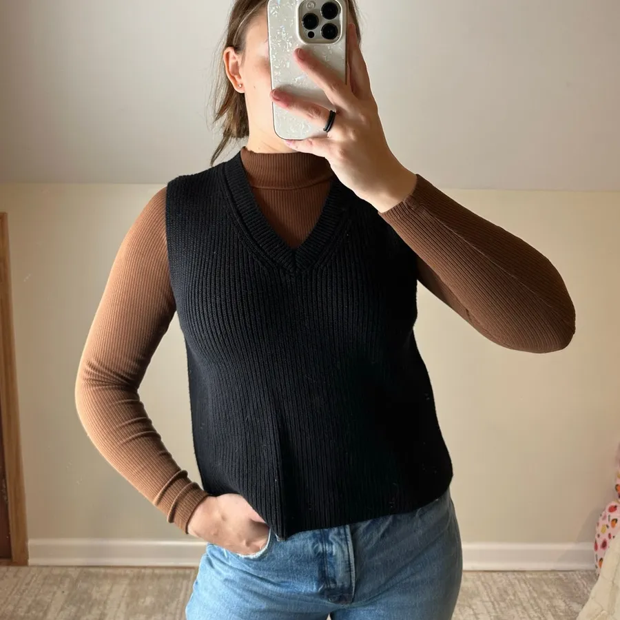 Zara: Black Knit Vest