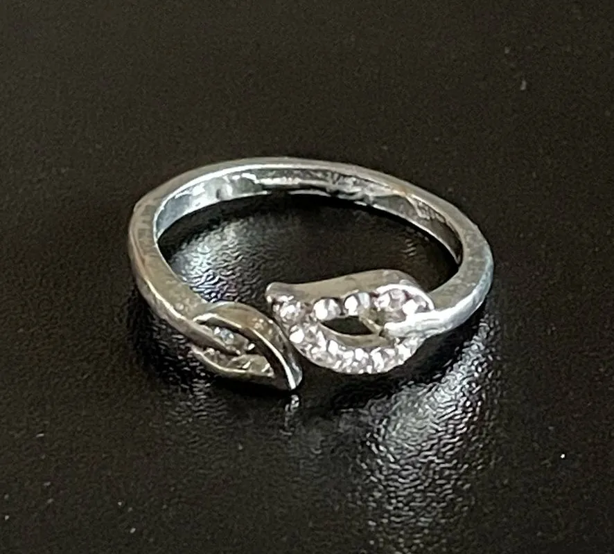 Adjustable silver leaf open ring
