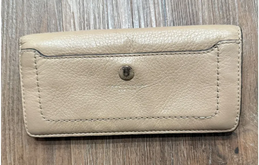 Marc Jacobs Beige Leather Wallet Snap Closure Card Holder Zip Pocket