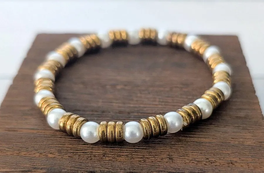 Faux Pearl and Brassy Gold Tone Stretch Bracelet