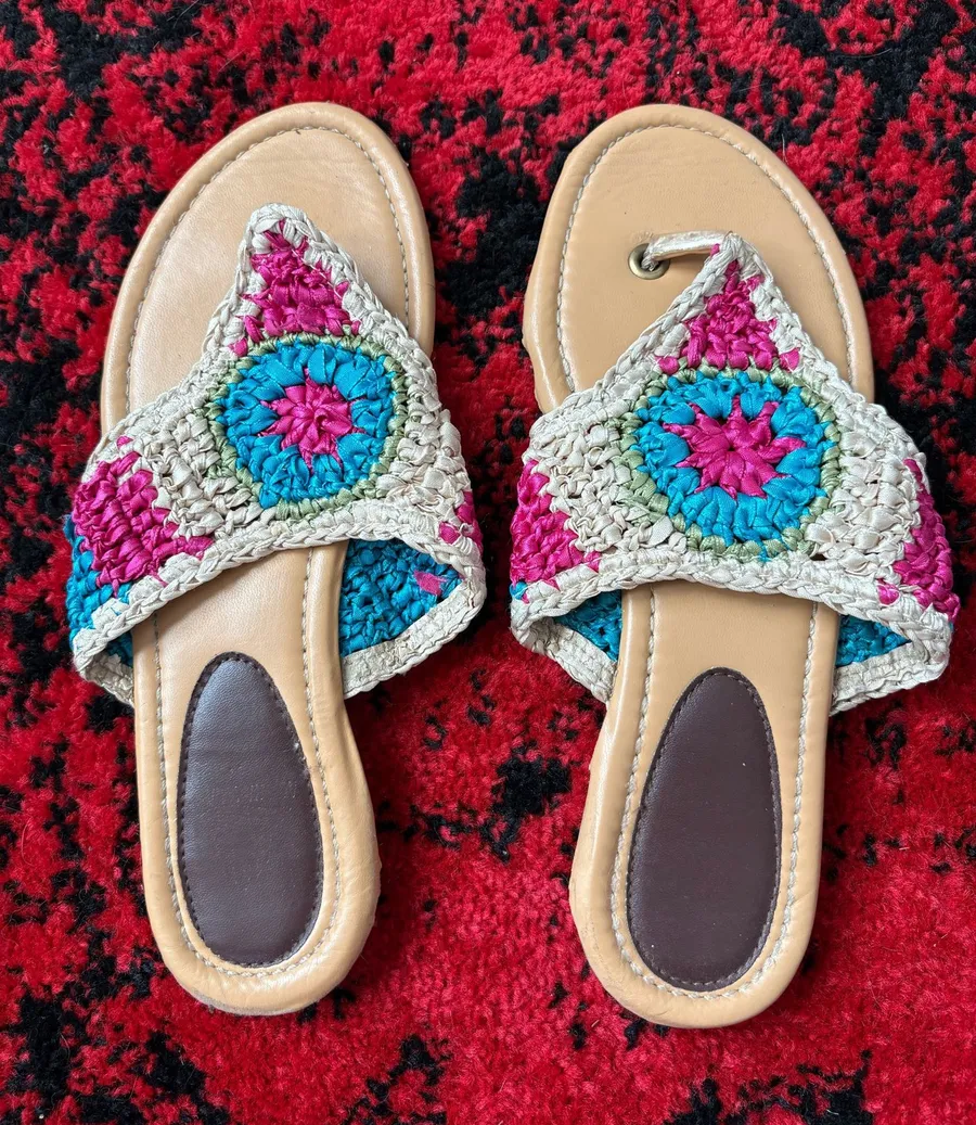 Colorful and sooo pretty hand woven sandals! Multiple Size 7.5
