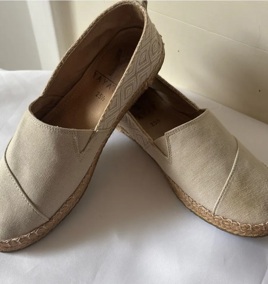 YAYA’S Shoes Women’s Size 25.5 Beige Pattern Canvas Espadrille Flats Heel Loops Tan