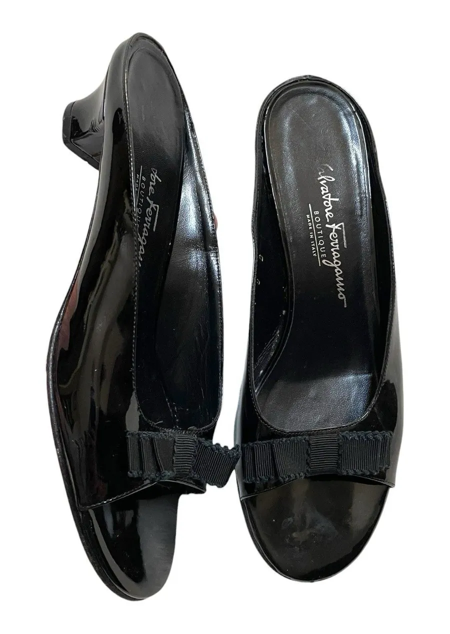 Ferragamo Vara Bow Slides 8 Black Patent Leather Elegant Designer Sandals