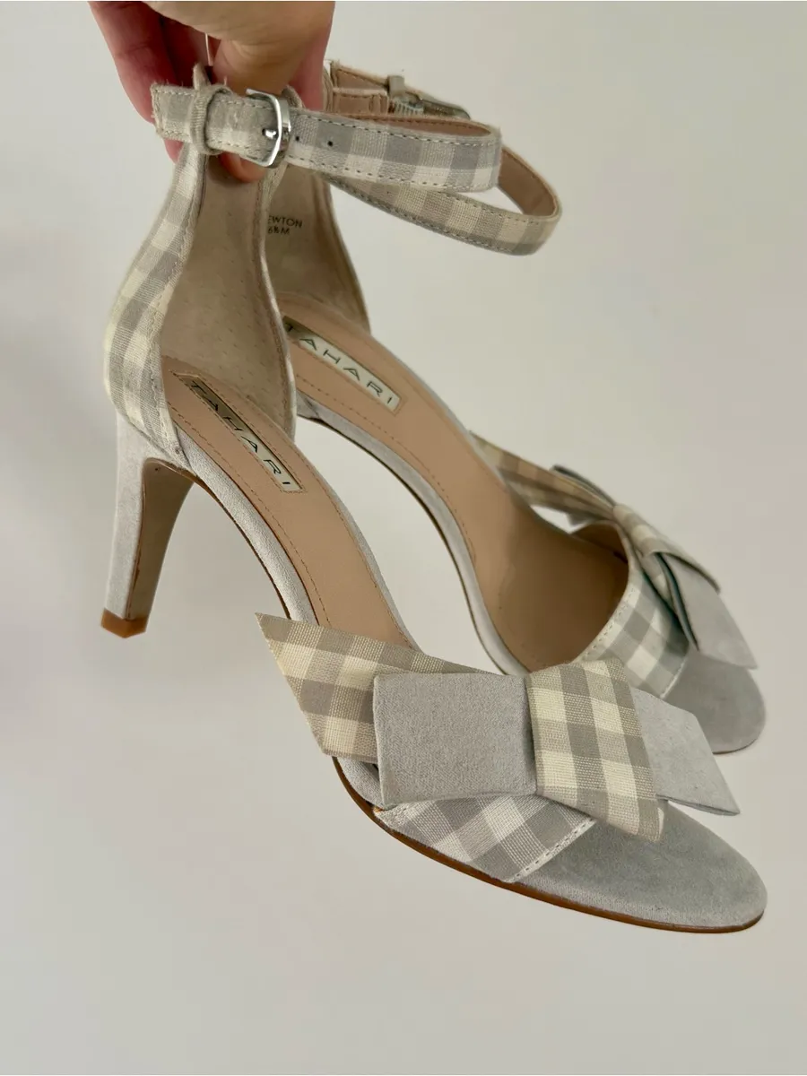 NIB Tahari eating Grey White Gingham Plaid Open Toe Bow 3” Heels NEW NWT 6.5