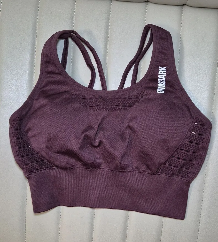 Gymshark Seamless Sports Bra Size Small in Plum Maroon