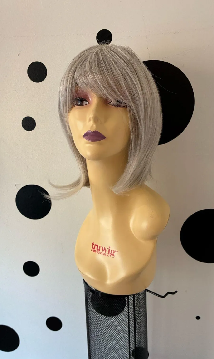 Silver full wig hairdo collection by Raquel Welch Size undefined