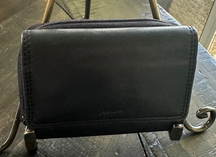 Rolfs Black Genuine Leather Trifold Wallet Zippered Coin Pocket Compact Womens