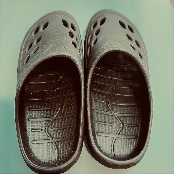 Black Plastic Slides Size 8