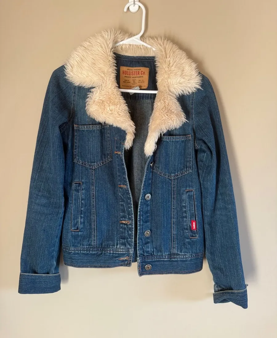 Hollister Womens Denim Trucker Jacket Faux Fur Collar Medium Wash Blue Small
