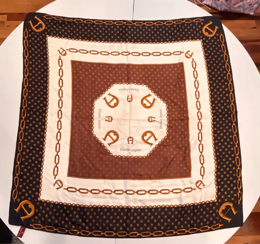 VINTAGE: Etienne Aigner | classic, square silk scarf