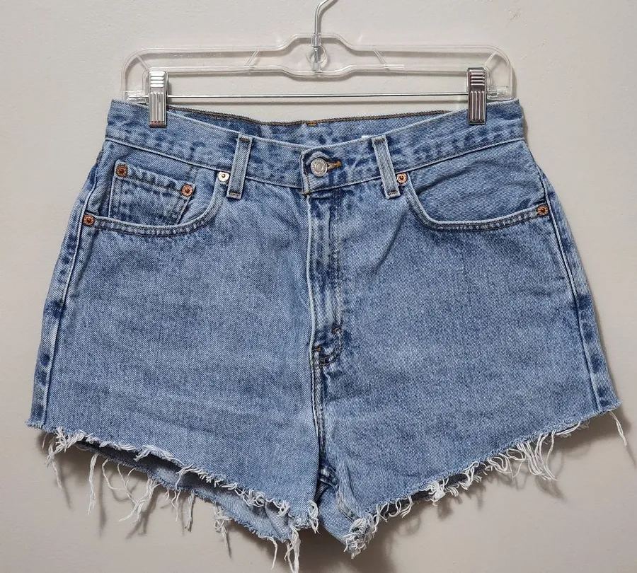 Levis 560 loose fit straight leg 90s cutoff denim shorts size 10