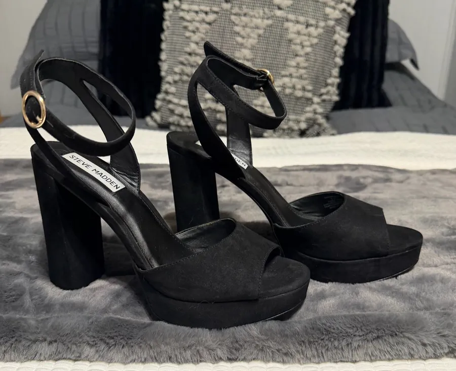 Steve Madden suede Heels size 8