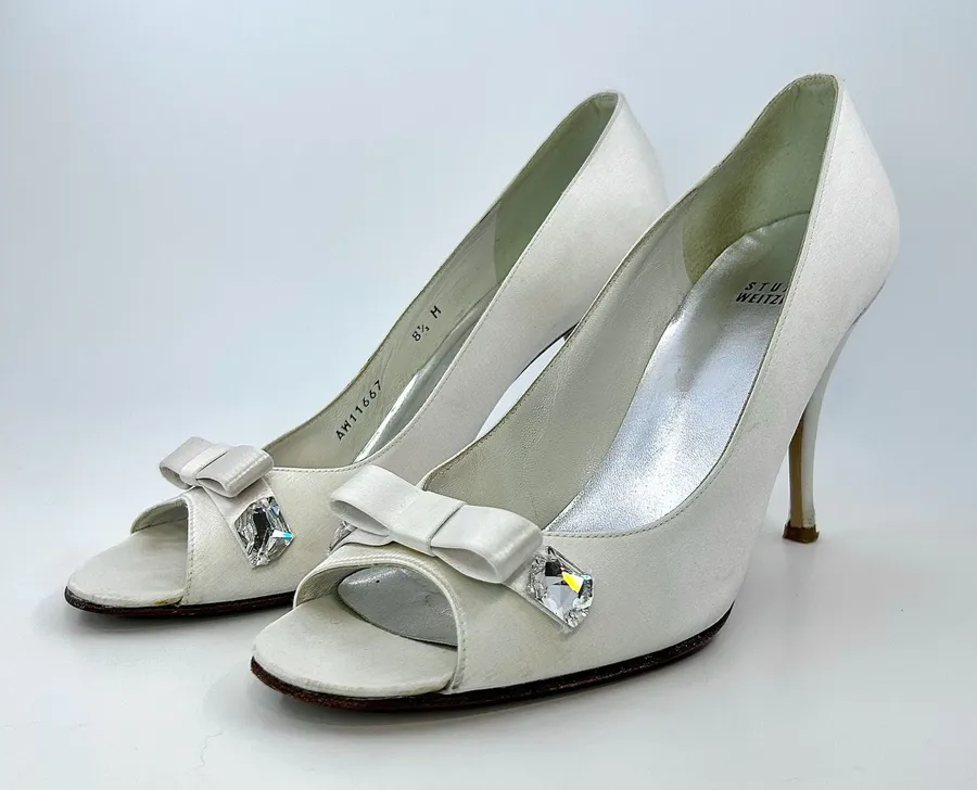 Stuart Weitzman Ivory Satin Peep Toe Crystal Bow Bridal Pumps 8.5 M Party