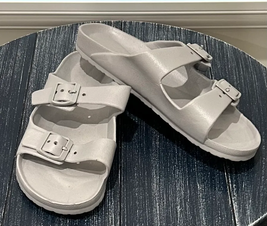 Lightweight Sandals White Size 7/8