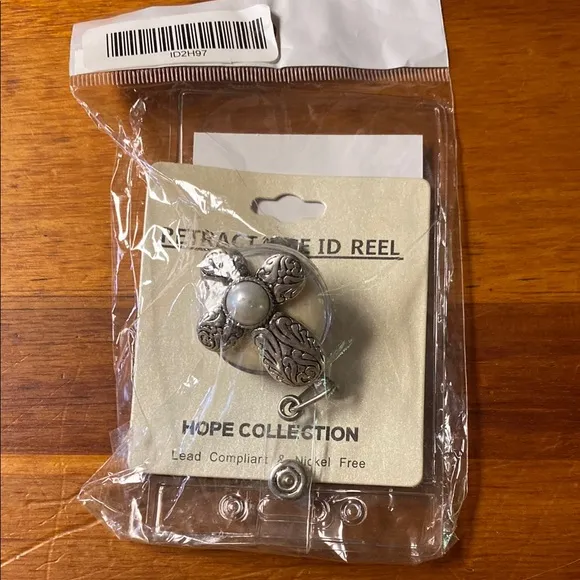 Hope Collection Silver and Pearl Retractable ID Reel Key Card Holder