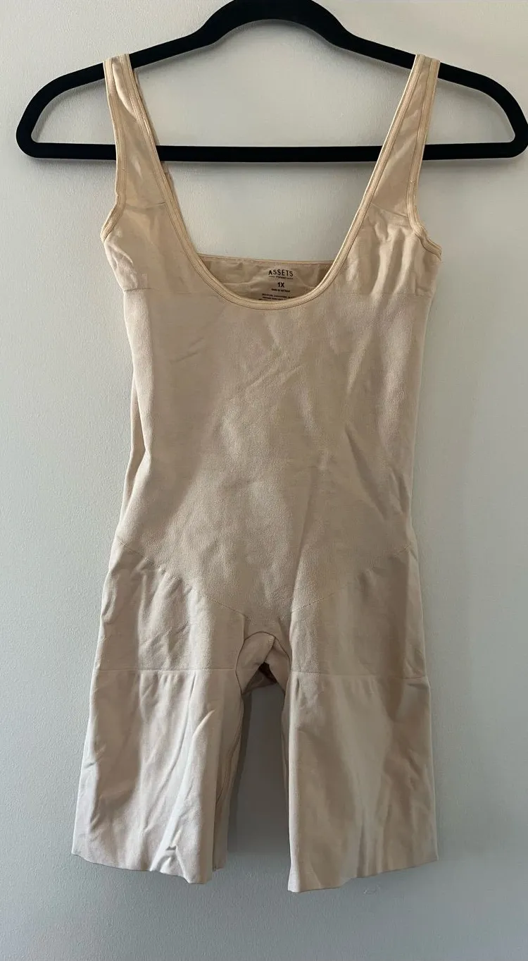 Spanx Assets Shapewear 1X Nude Full Body Shaper Mid Thigh Bodysuit