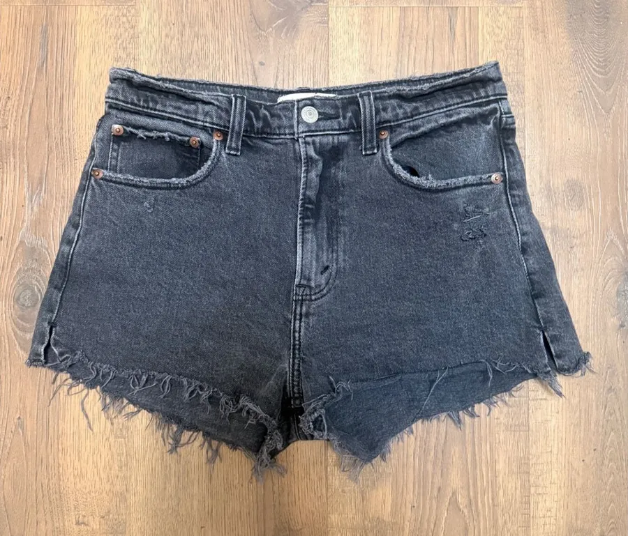 Abercrombie & Fitch High Rise Distressed Denim Shorts Washed Black Frayed Hem 29