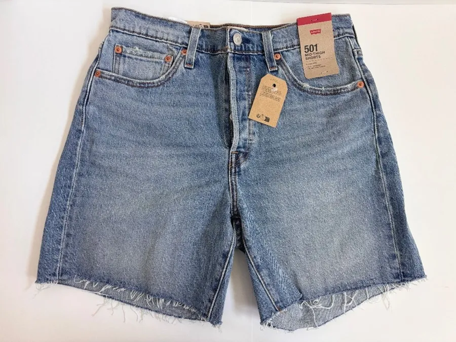 Levi’s 501 Mid Thigh Shorts Women’s NWT Light Wash Button Fly Denim Size 28