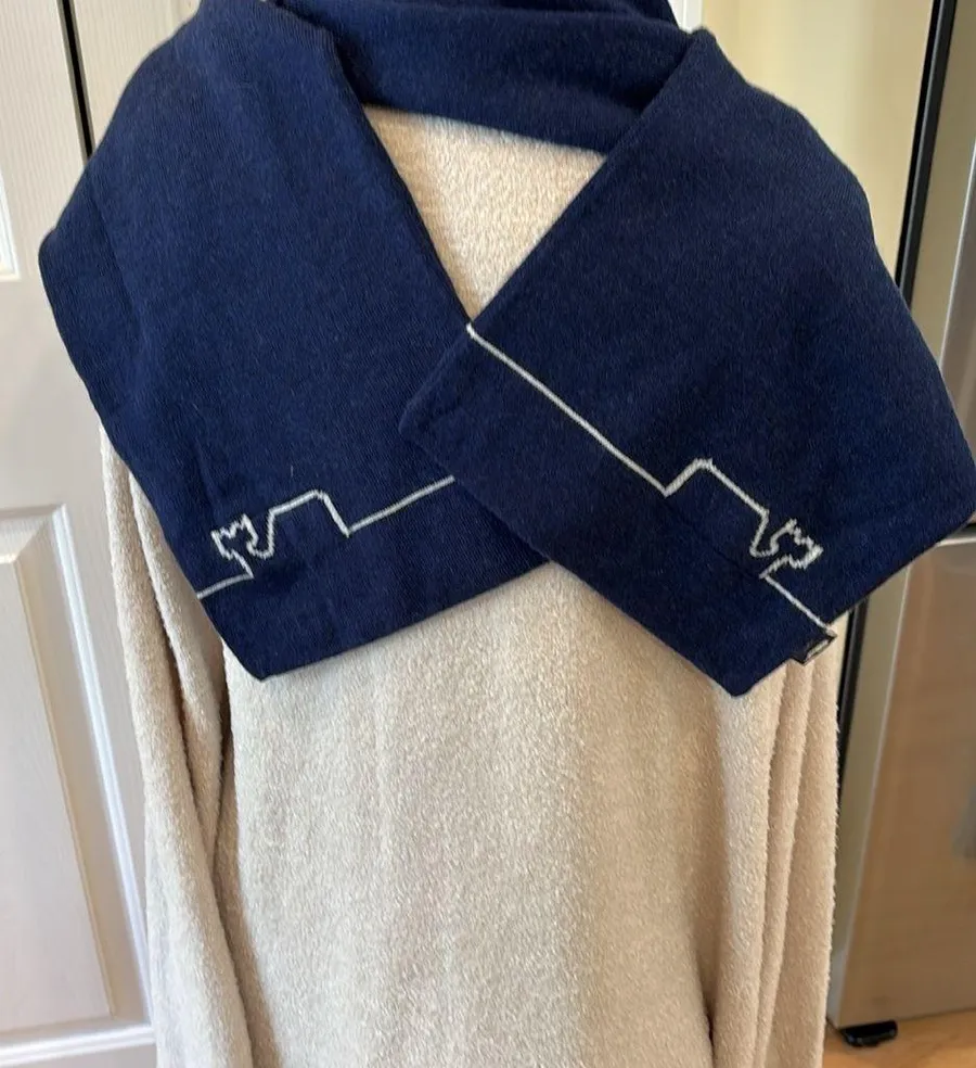Vineyard Vines navy 100% merino wool unisex scarf
