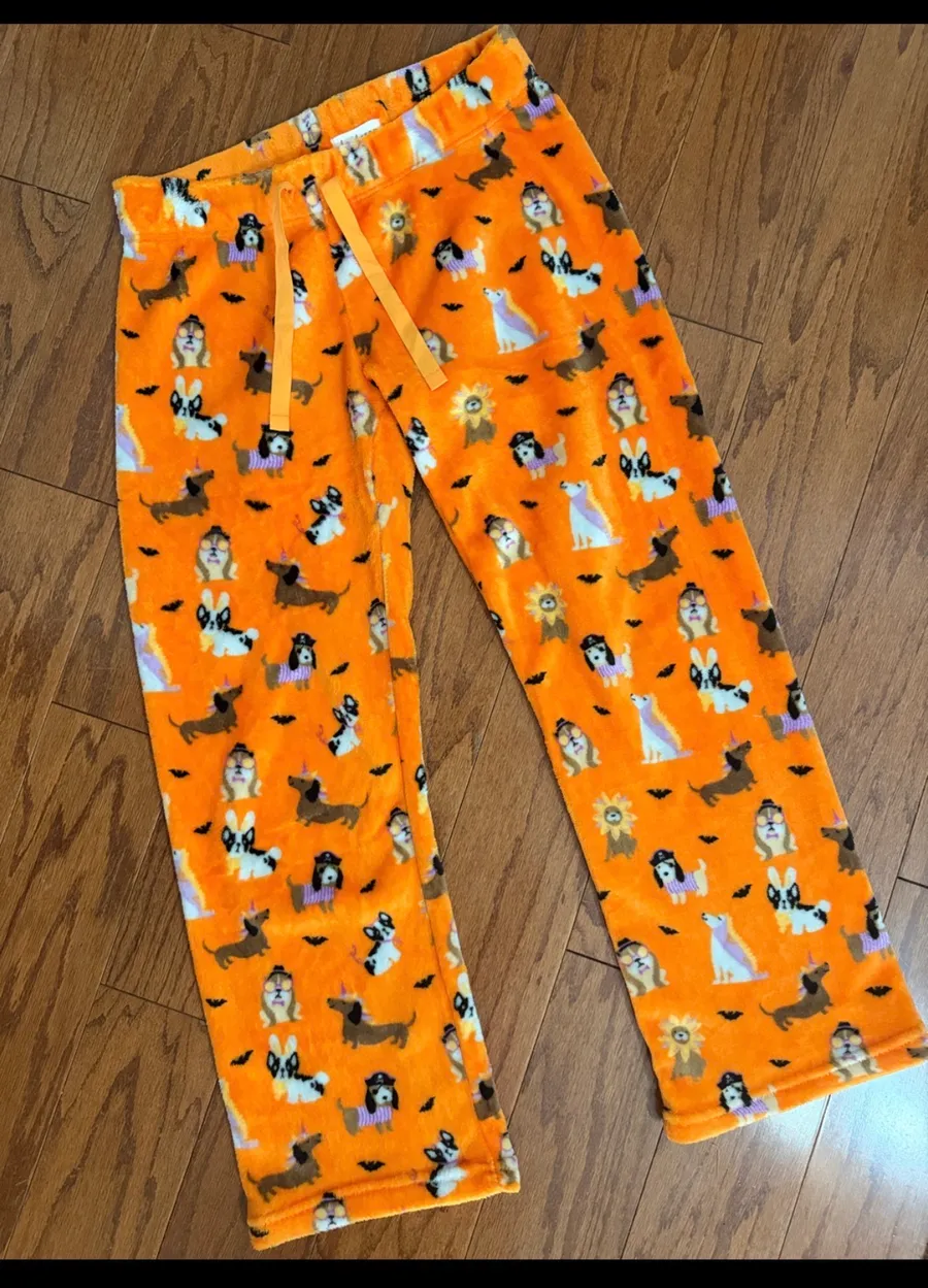 Daydream by Berkshire Home Soft orange lounger pants with dogs - Size Medium. Excellent condition. refer to measurements for accurate size. Measurements approximately 16” waste x 37” long. Priced to sell at as is condition. Non-smoking home. Don’t like my price, make reasonable offer. And thank you for checking my closet.