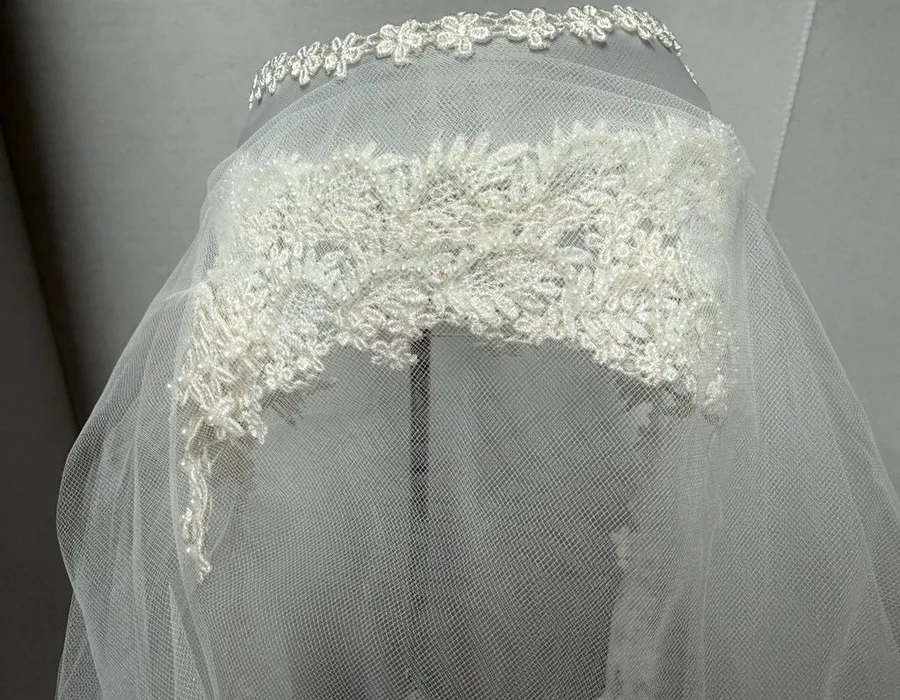 VINTAGE Bridal Headpiece w Tulle Floral Veil Faux Pearl Headpiece Appliqué Trim