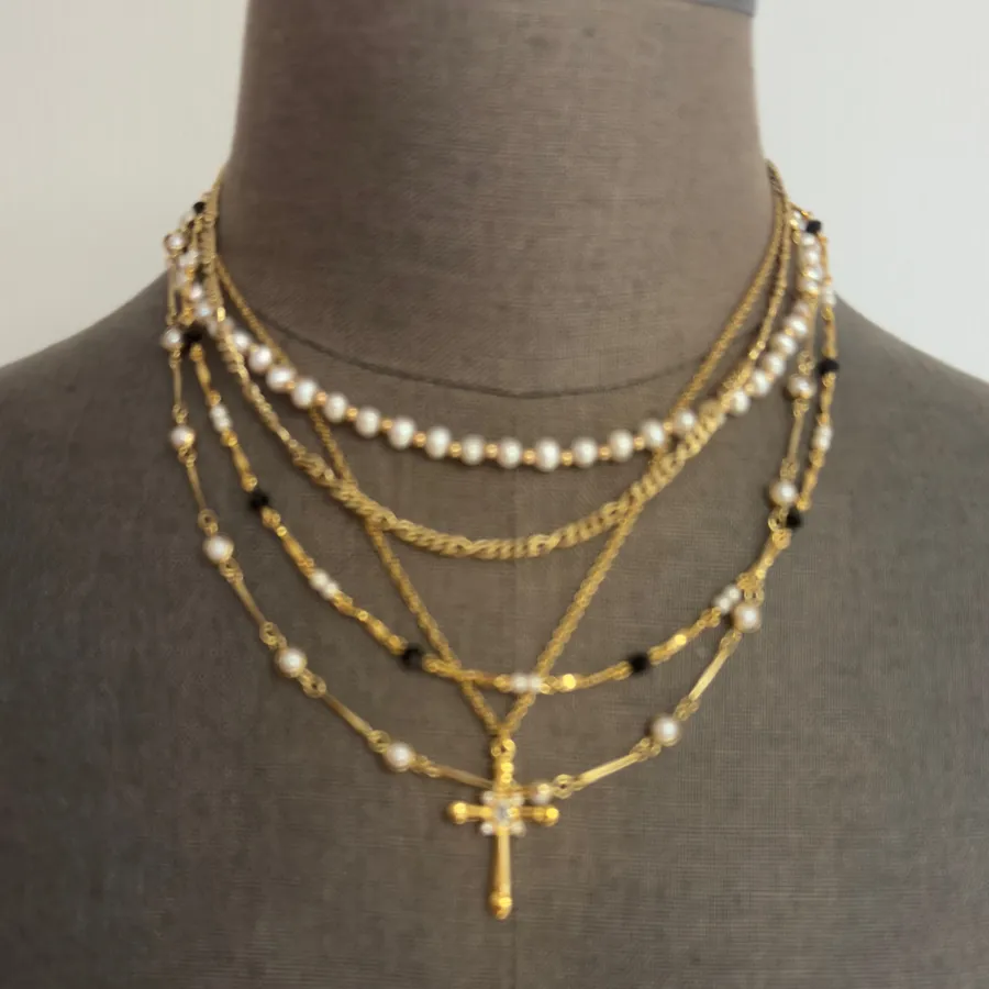Five Pieces Costume Chains Gold