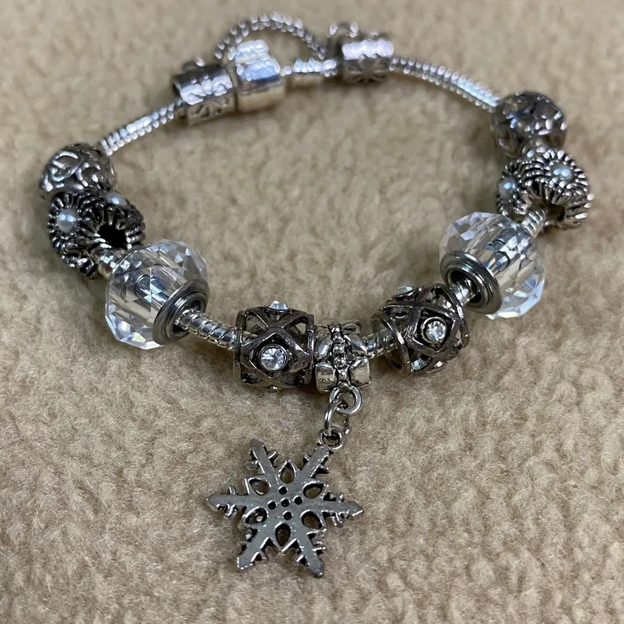 Sparkling Snowflake Charm Bracelet Silver Tone Crystal Beads Winter Jewelry 7in