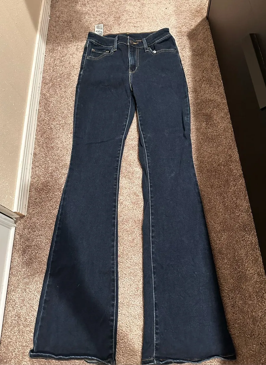 Levi’s Dark Blue Flared Jeans Size 26 0621