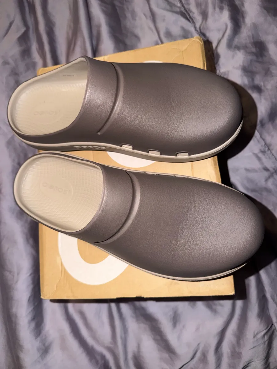 Oofos Sz 10 Luxe OoCloog Portobello