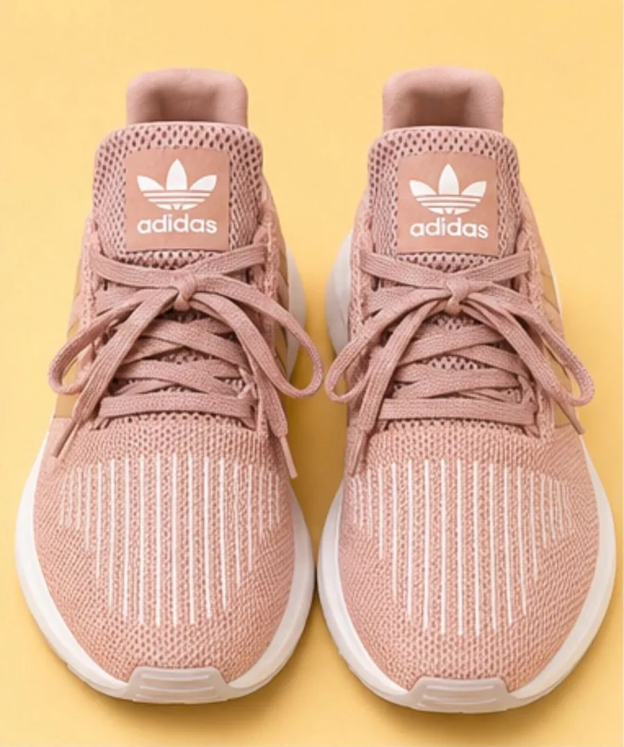 Adidas Originals Women's Swift Run size 9.5 TTS Ash Pearl / White lace-up