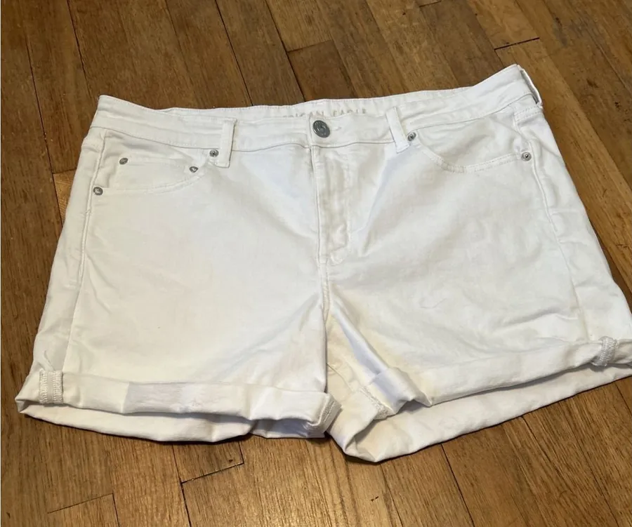 American Eagle White Denim Shorts Cuffed Casual Summer Size 12
