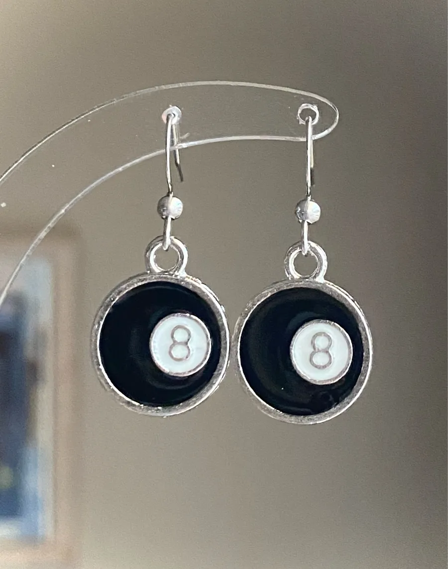 Handmade y2k funky grunge style 8 ball simple dangle earrings 🎲🖤💕