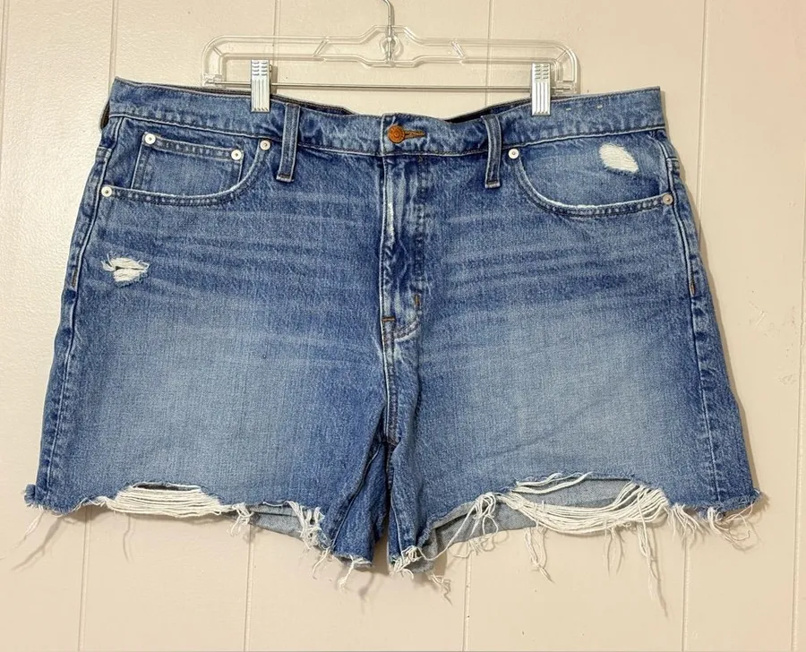 Madewell Relaxed Mid-Length Denim Shorts Size 33 Distressed Raw Hem Blue