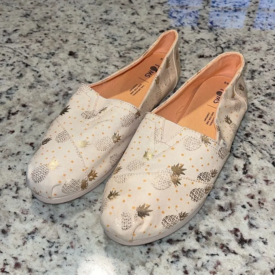 TOMS Rose Peach Gold w/Pineapple print Slip on Shoes Size 9