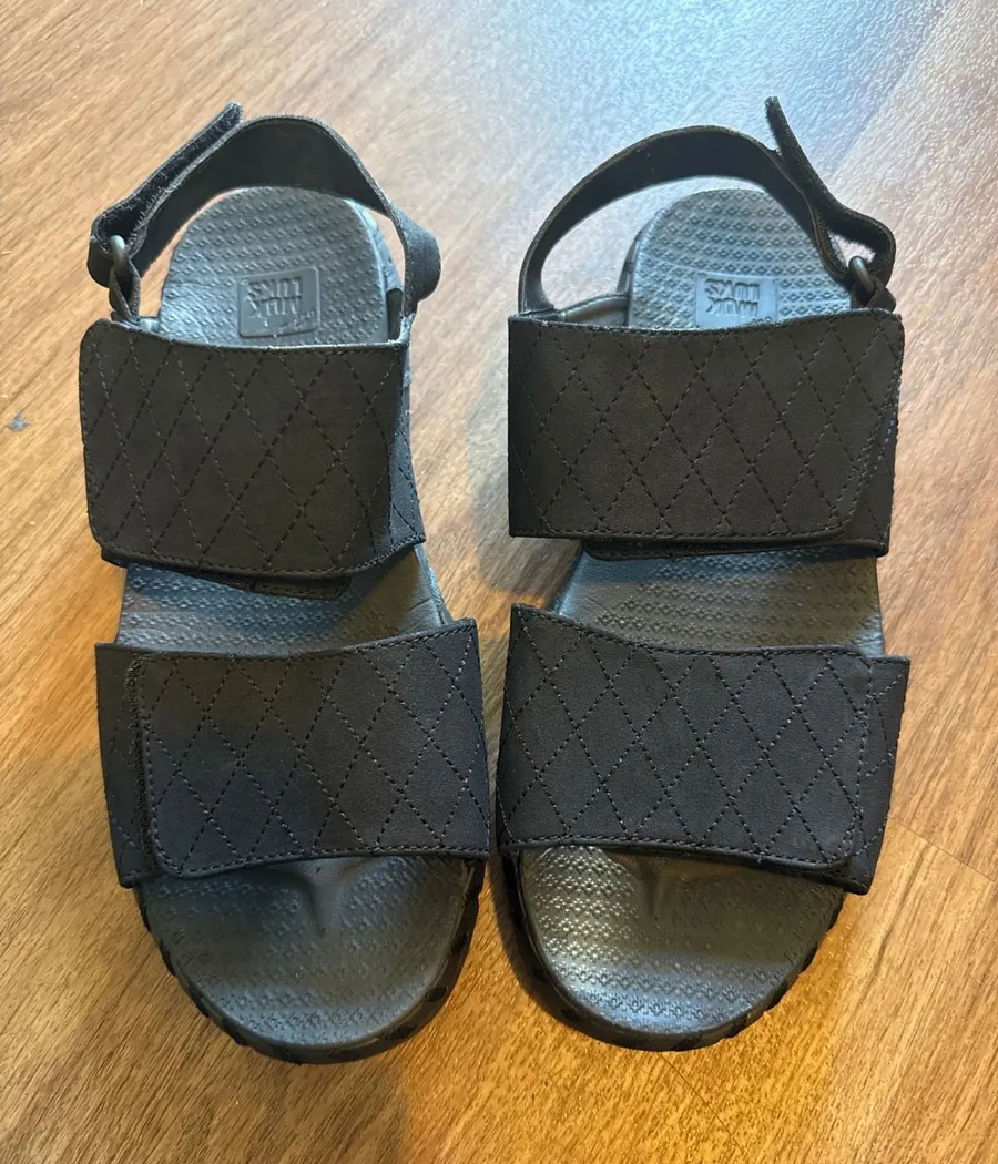 Muk Luks Womens Black Quilted Faux Suede Slingback Sandals Size 7.5 Adjustable