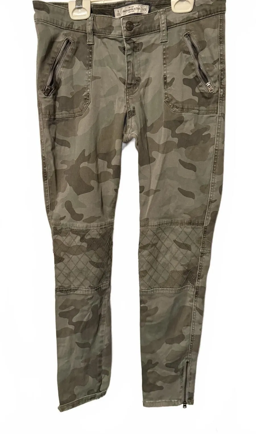 Abercrombie & Fitch Camo cargo jeggings 8/29