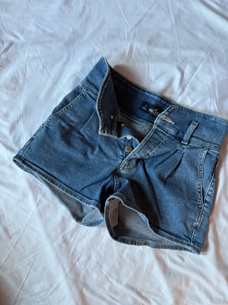 Hollister High-Rise Mom Shorts 3"