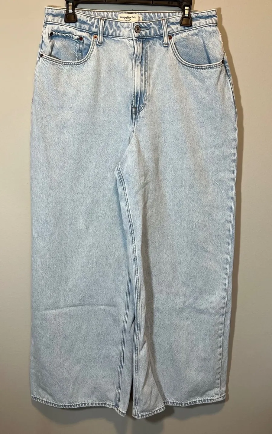 Abercrombie & Fitch Curve Love The Wide Leg High Rise Light Wash Jeans 30/10