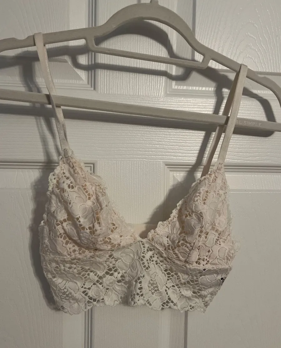 Victoria’s Secret “Very Sexy” White Bralette – Size Small