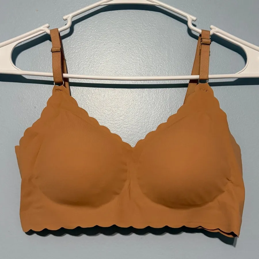 Seamless Size Small Scalloped Edge Bralette Tan Wireless Adjustable Strap 1649