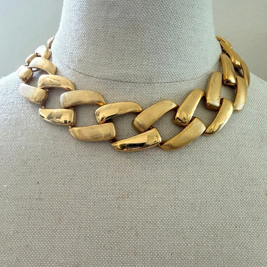 Vintage Gold Tone Chunky Link Collar Necklace